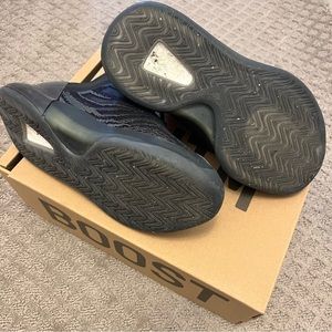 Yeezy Quantum Onyx - Gem